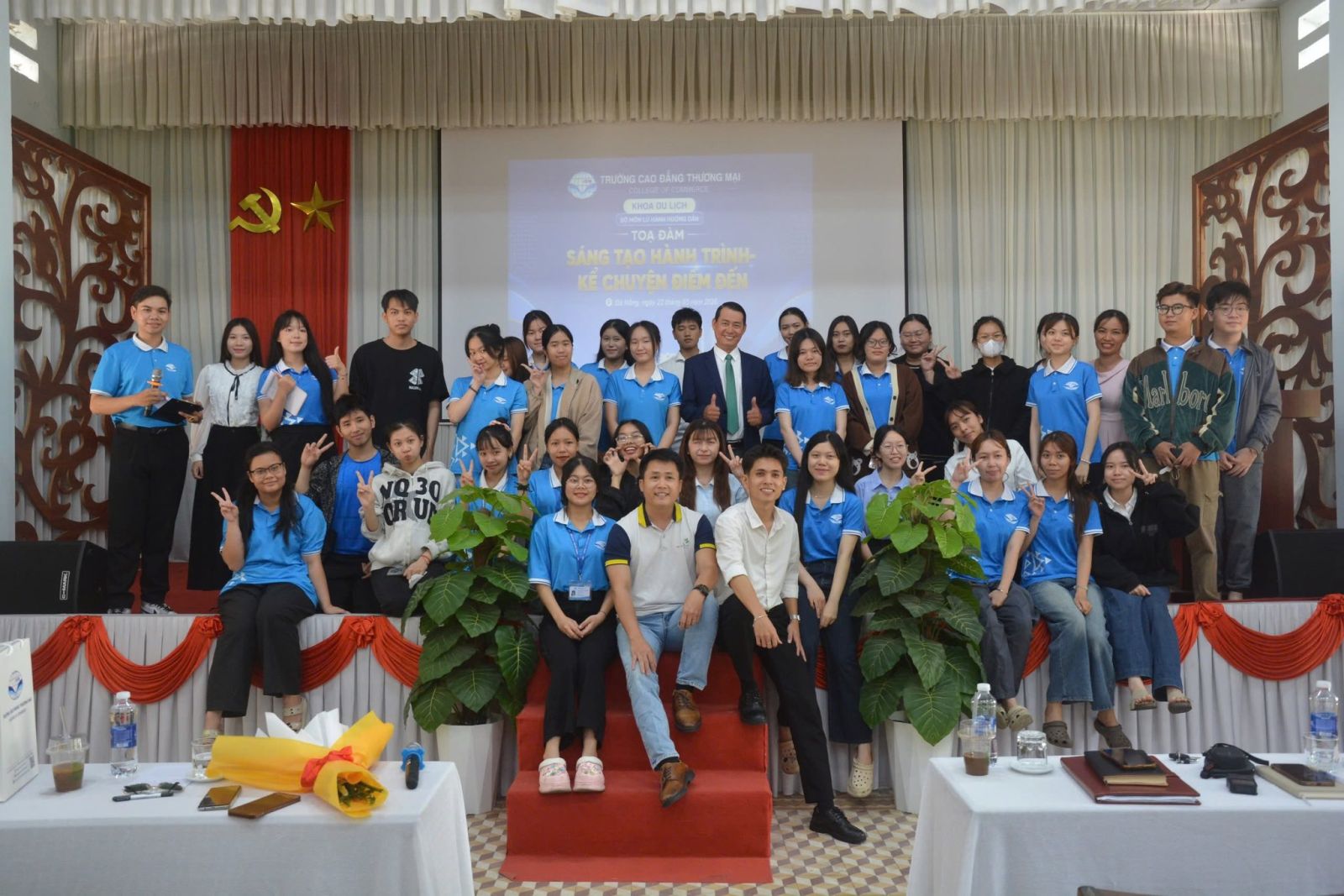 TỌA ĐÀM “TOUR DESIGNER & STORYTELLER” – HÀNH TRÌNH TRỞ THÀNH HƯỚNG DẪN VIÊN DU LỊCH