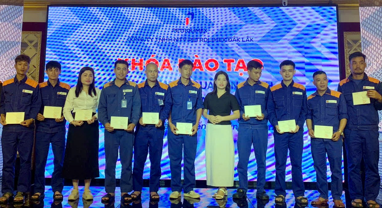 TRƯỜNG CAO ĐẲNG THƯƠNG MẠI PHỐI HỢP CÙNG PETROLIMEX ĐẮK LẮK TỔ CHỨC KHÓA BỒI DƯỠNG ĐÀO TẠO KỸ NĂNG VẬN HÀNH CỬA HÀNG XĂNG DẦU